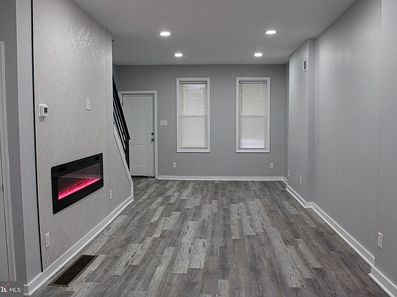 3rd image of 2641 E Schiller St