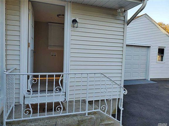 3rd image of 119 Cedar Ave
