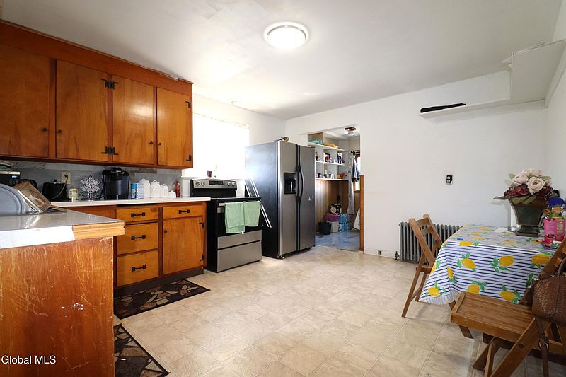 3rd image of 828 Harrison Avenue