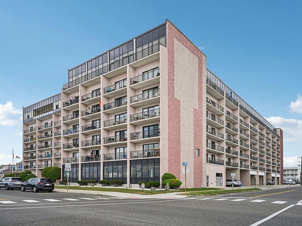 1st image of 500 Kennedy Dr #526-528