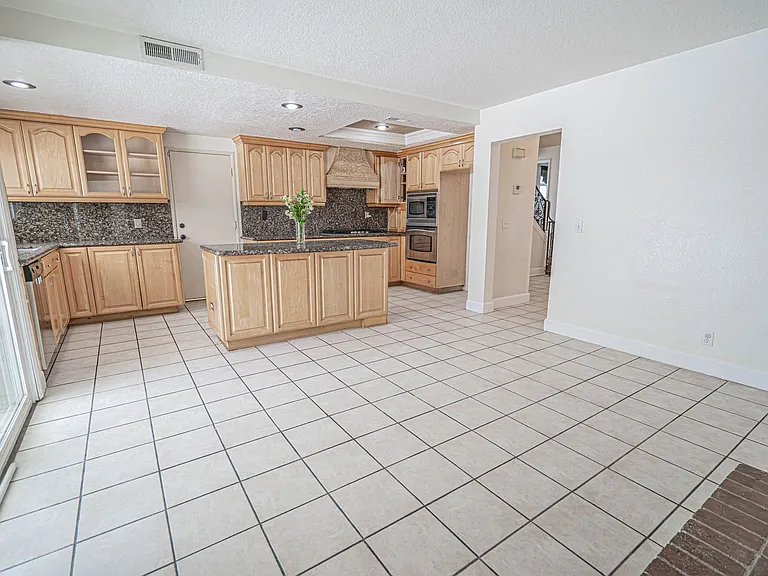 27727 Spandau Dr — Photo 8