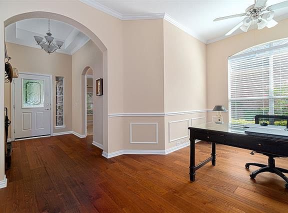 4th image of 914 Medinah Dr