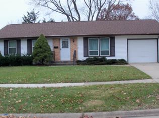 3243 W Knox Dr, Freeport, IL 61032
