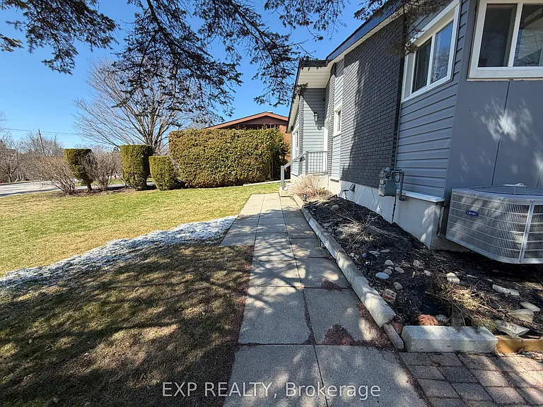 73 Roxborough Rd #LOWER — Photo 26