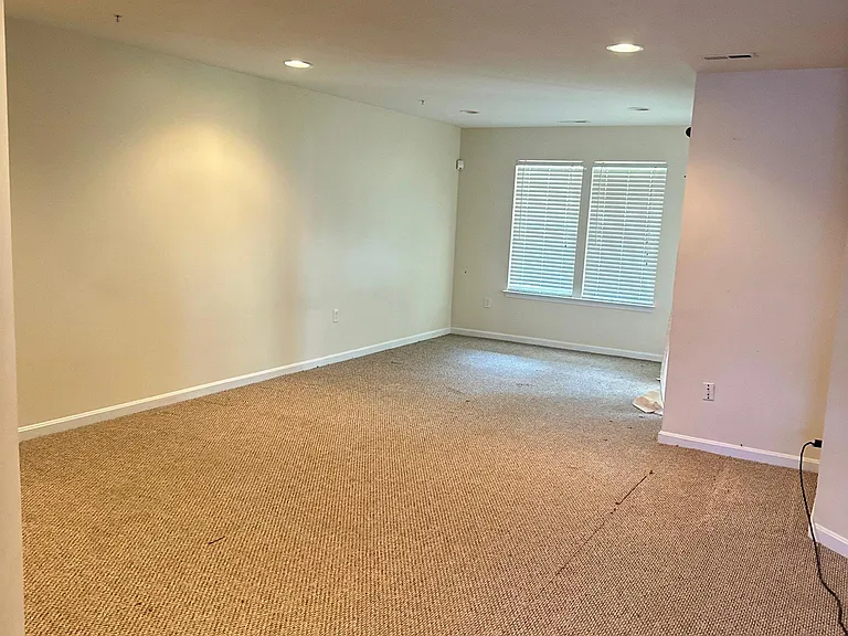 1007 Meandering Way — Photo 10