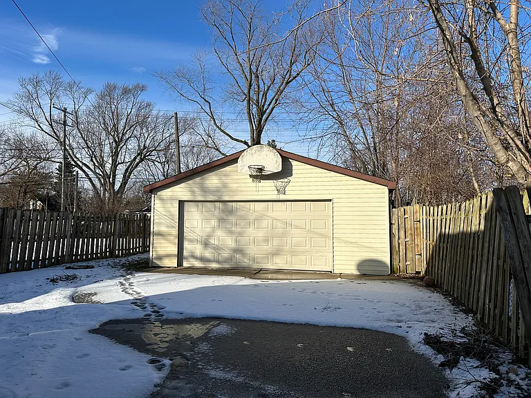18461 Beechwood St — Photo 25