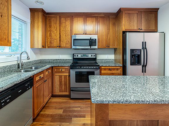 4th image of 21 Lexington Ave #21