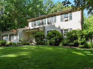 14 Osprey Dr, Gales Ferry, CT 06335