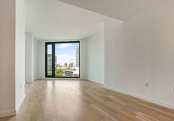 3rd image of 329 Broadway #1140