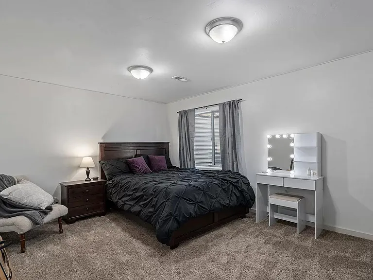 568 S 360 East Cir — Photo 8