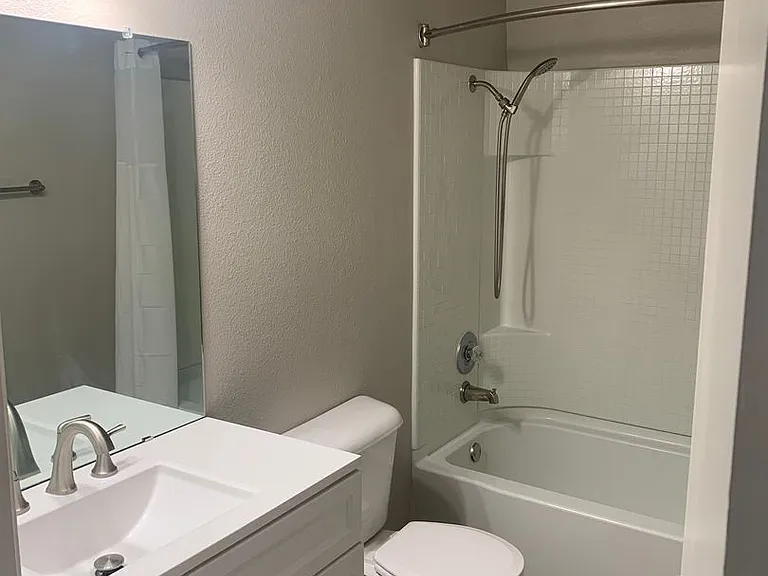 Dry Creek Apartments — Photo 6