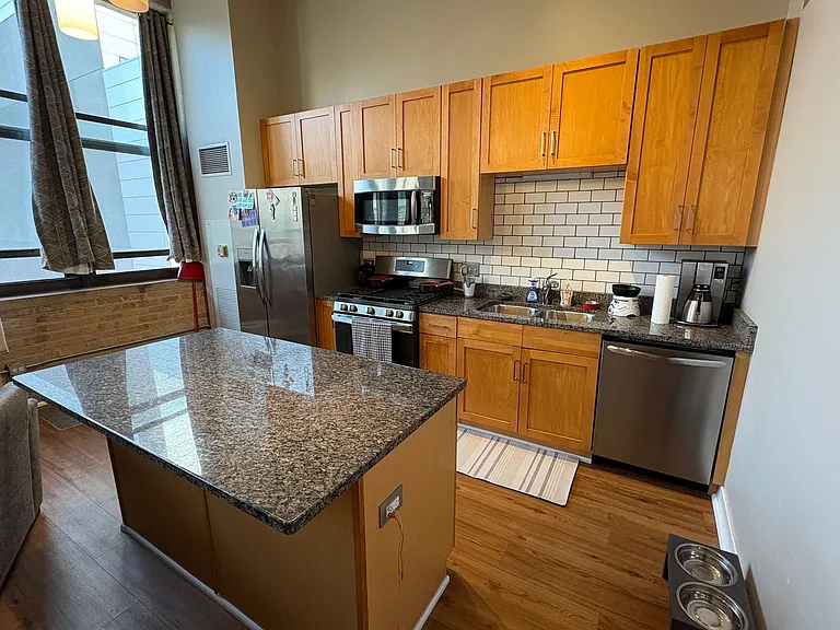 320 E 21st St #516 — Photo 5