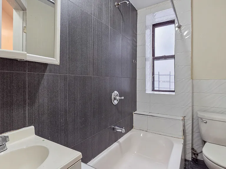 645 W 160th St #1F — Photo 7