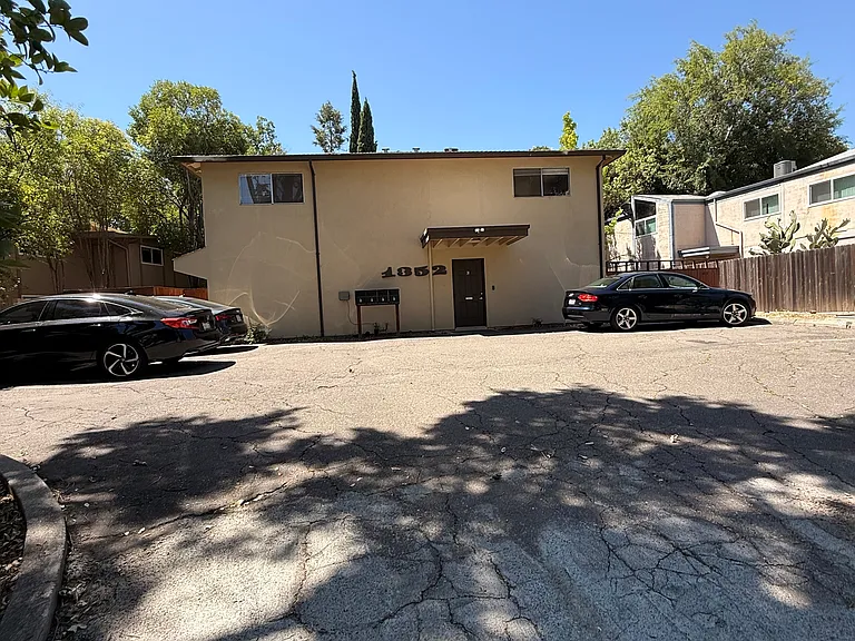 1352 Drake Dr #D — Photo 1
