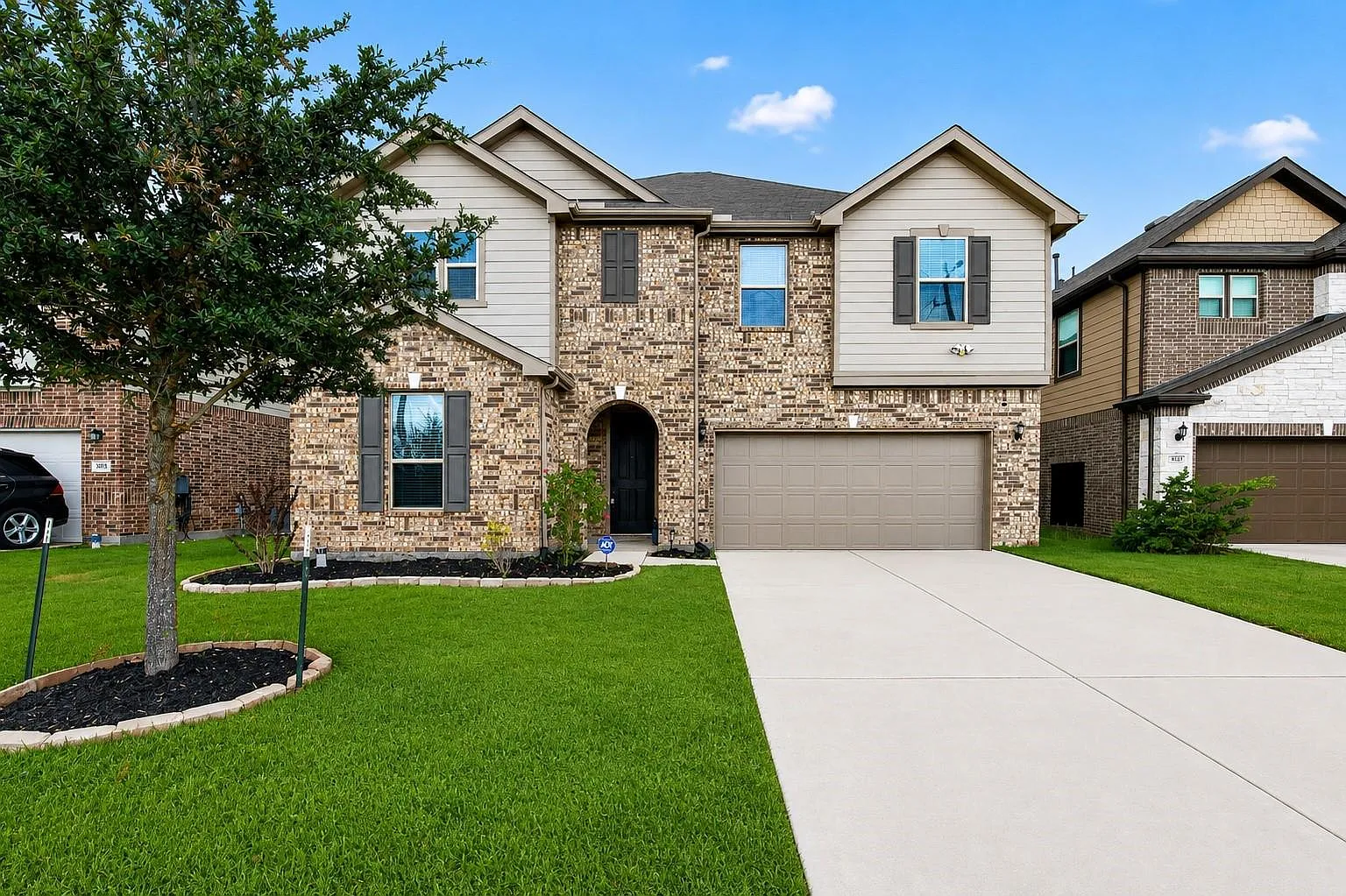 3 bed, 2.5 bath, 2680 sqft, $2,400 — Photo 2