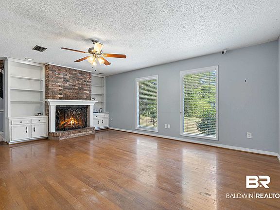 4th image of 106 River Oaks Cir