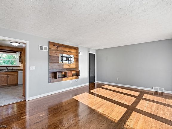 4th image of 289 Valley View Dr