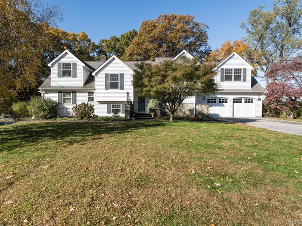 5 Point Place, Hyde Park, NY 12538