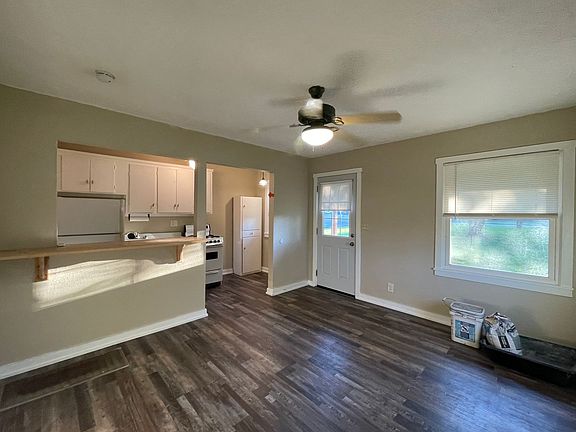 4th image of 1327 N Robberson Ave APT A