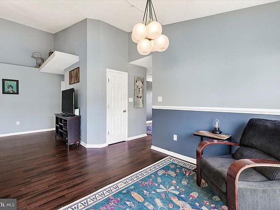 4th image of 593 Cawley Dr #3-3B