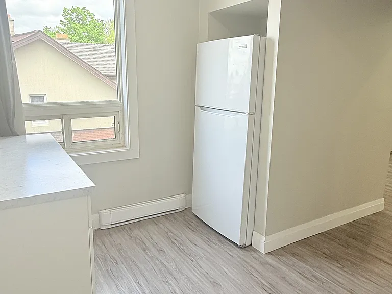 1495 Gladstone Ave #302 — Photo 10