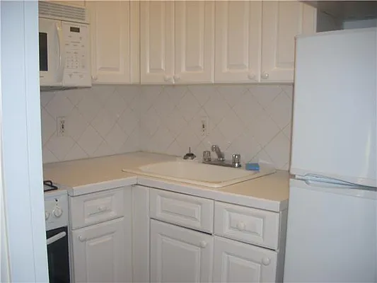 Rented by Apartment Luxe Realty Group, Inc | media 19