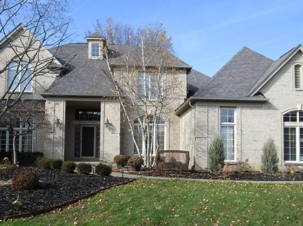 2693 Hawthorne Dr S, Shelby Township, MI 48316