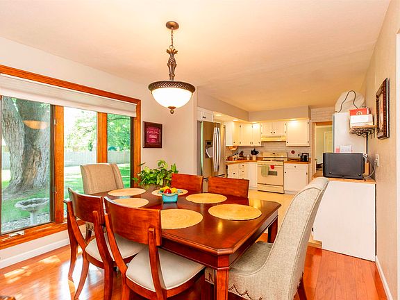 5th image of 20606 Trowbridge Ln