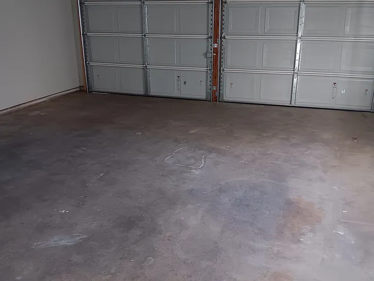 2714 Crestview Dr — Photo 4