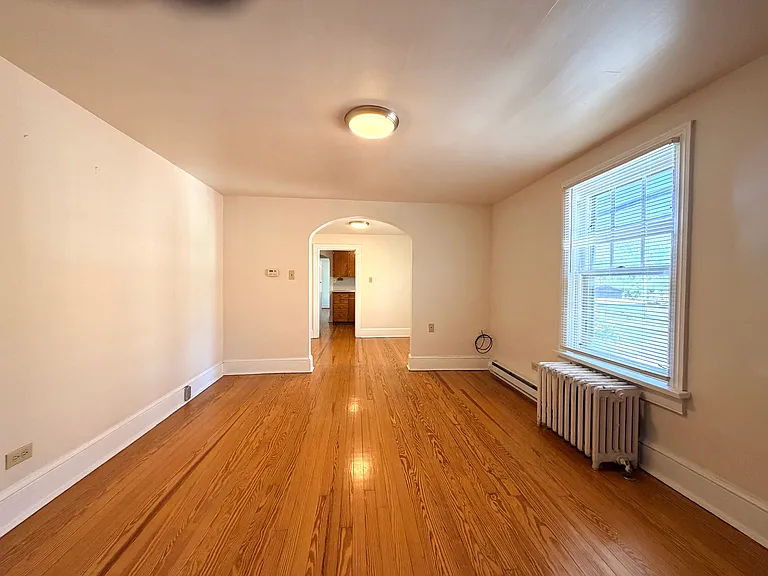 321 W Burke St #4 — Photo 2