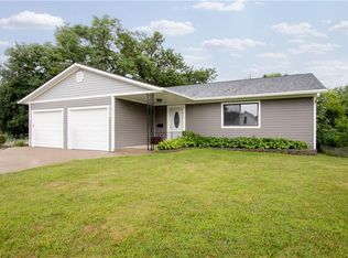 720 E Roland Ave, Chariton, IA 50049