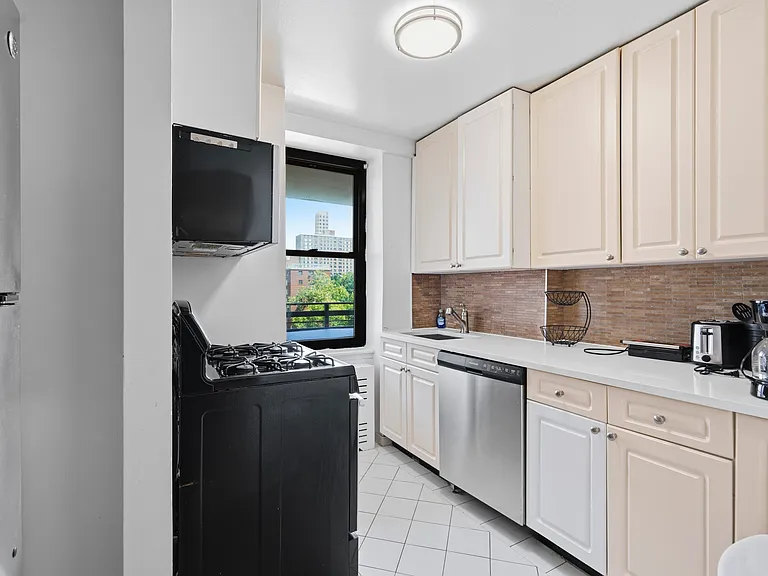 792 Columbus Ave #9P — Photo 4