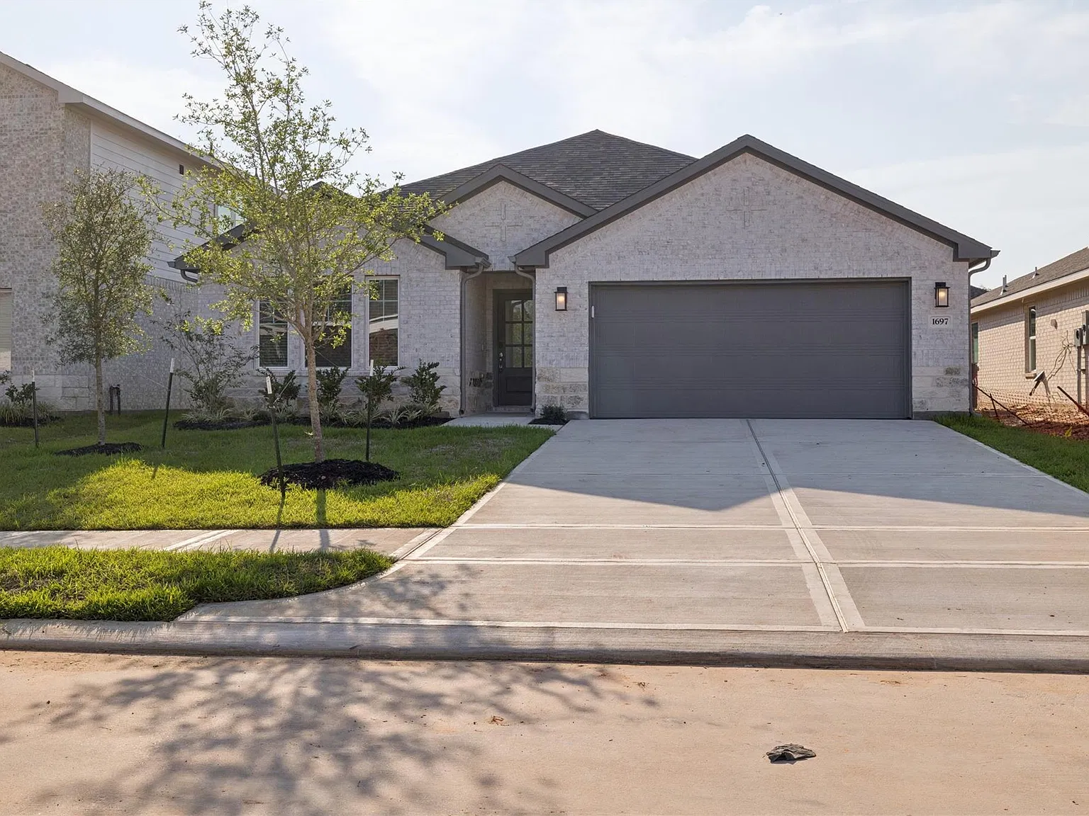 4 bed, 3.0 bath, 2244 sqft, $2,350 — Photo 2