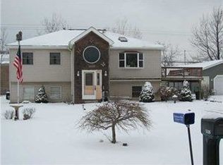 5326 Elm Dr, Lewiston, NY 14092