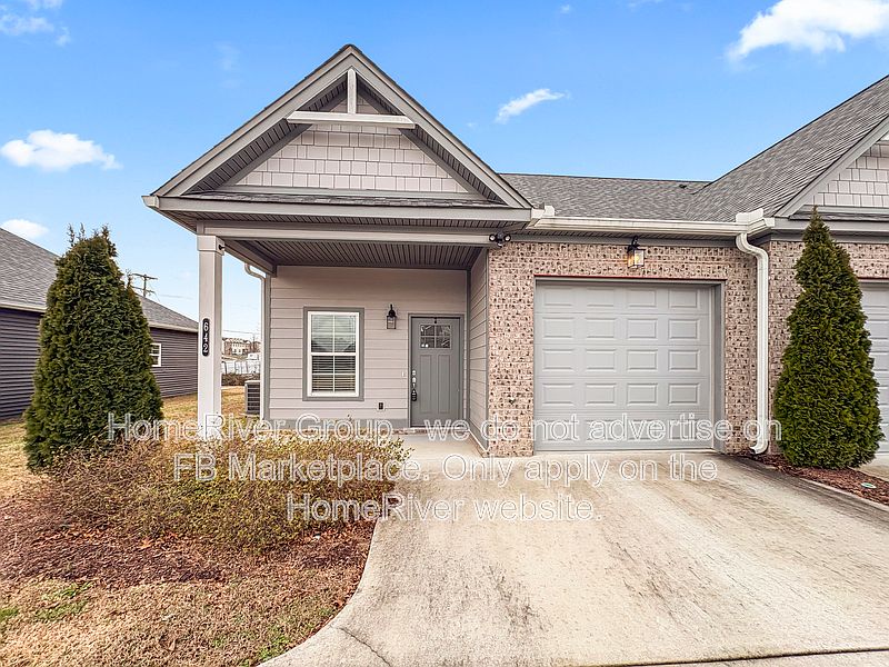 1st image of 642 Bellingham Dr NE