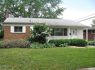 32111 Thorncrest St, Saint Clair Shores, MI