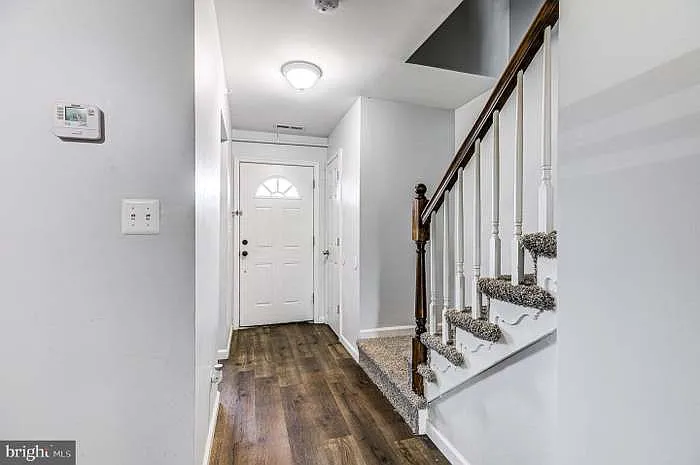 323 Sweet Briar Ct — Photo 7