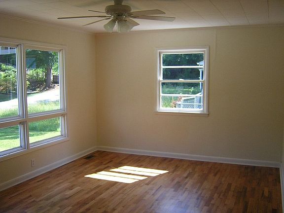 Living rm w/HW floors