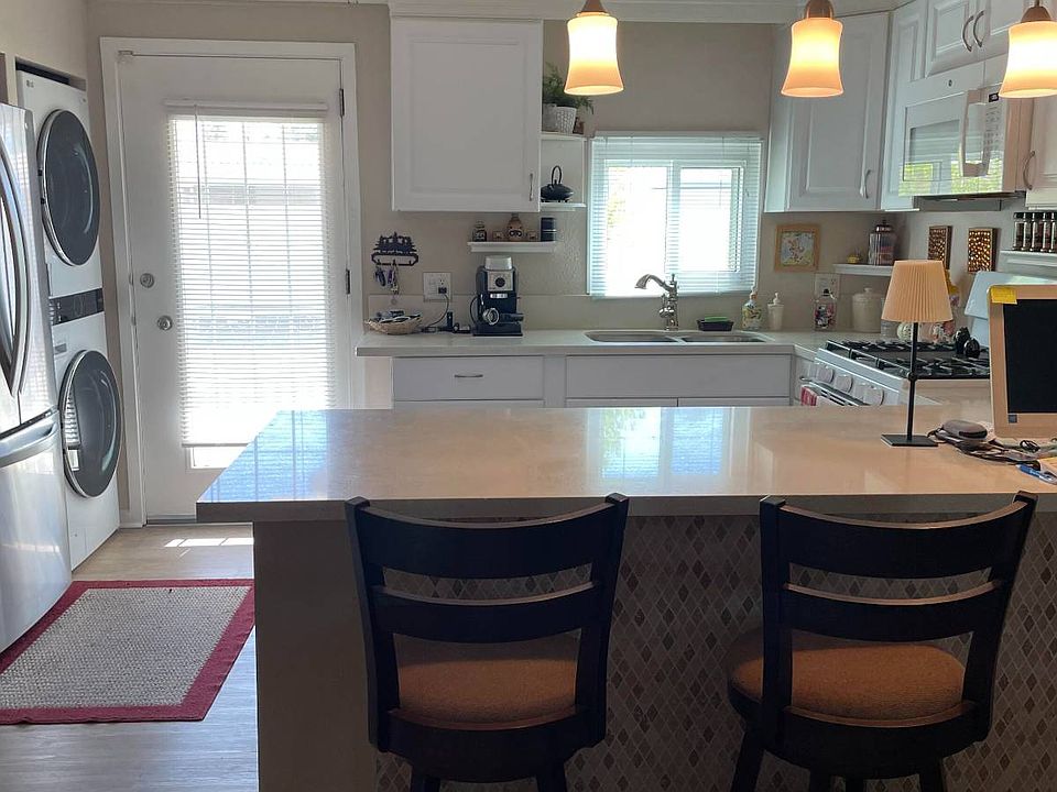 1st image of 137 Del Mar St