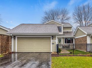 2091 Willow Run, Wheaton, IL 60189