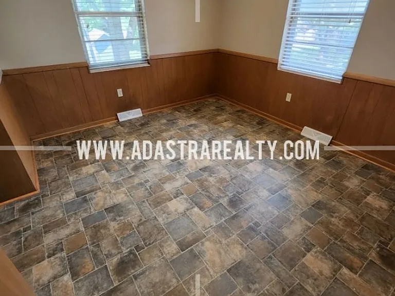 212 Brookside Dr — Photo 4