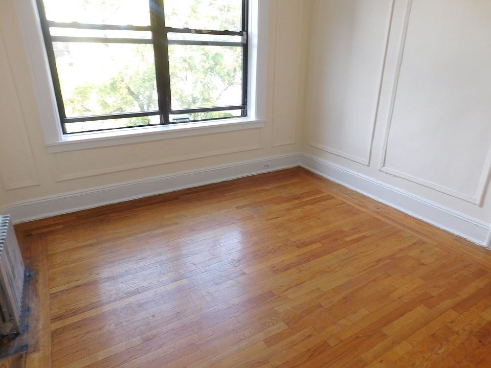 2nd image of 3114 35th St APT 5D