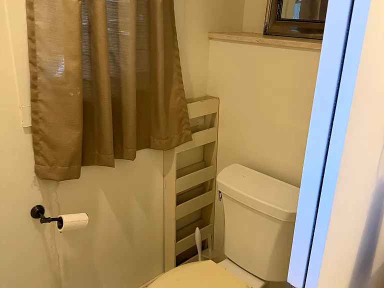 Studio bathroom