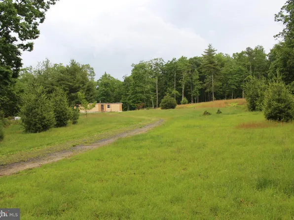 7125 Black Thorn Rd, Sugar Grove, WV 26815