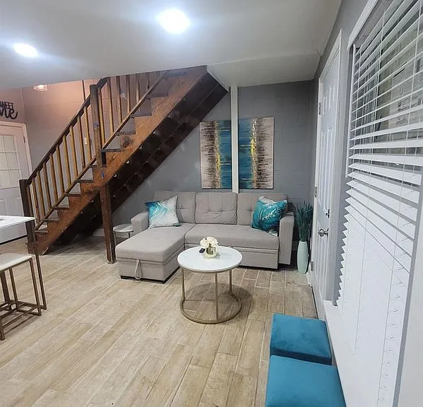 281 Chatsworth St — Photo 3