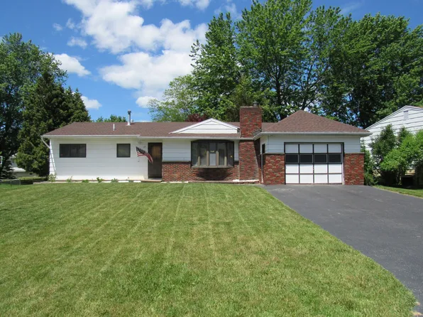 39 Michel Dr, Henrietta, NY 14467