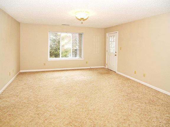 3rd image of 584 E Hunters Dr APT D