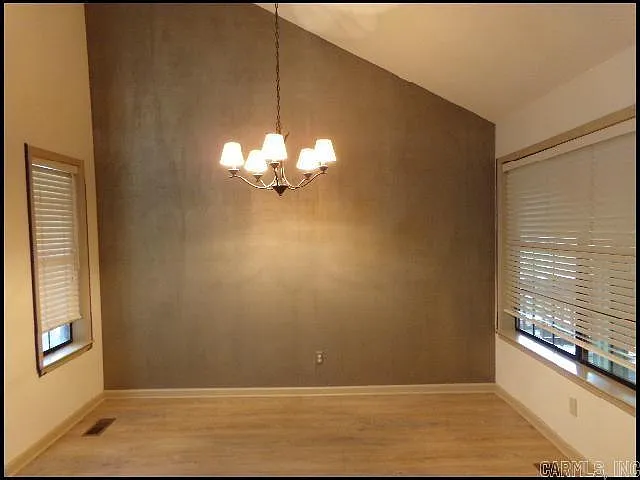 14 Woodlore Cir — Photo 6