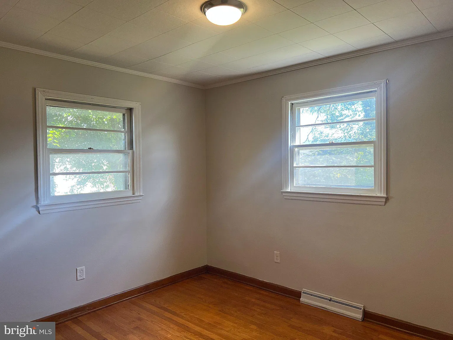 2 bed, 1.0 bath, 911 sqft, $1,100 — Photo 4