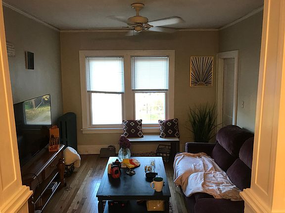 3rd image of 1139 Beaconsfield Ave